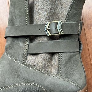 Chaco women’s boots! Super comfy!